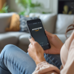 A close-up of a woman using the Amazon app in Spanish on her smartphone.